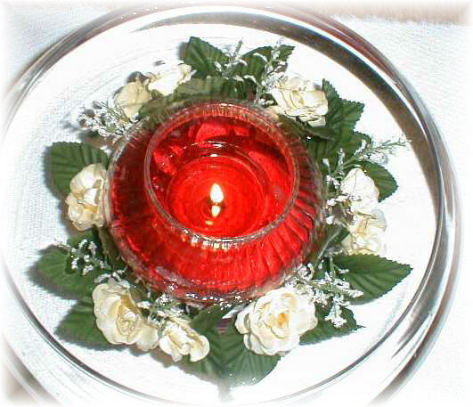 FloatingRosePoolCandle.jpg (130415 bytes)